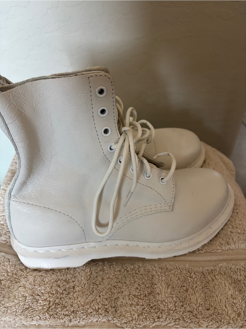 Dr. Martens Women's 1460 Pascal Mono Lace Up Boots in Optical White brand new 9